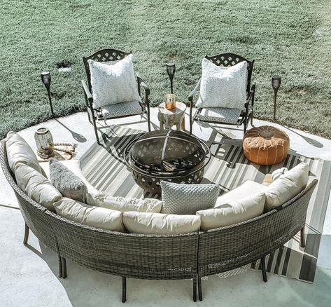 Fire Pits With Seating, Fire Pit Seating Ideas, Pit Couch, Circular Couch, Outdoor Gathering Area, Circular Patio, Wooden Couch, Fire Pit Seating Area, Rustic Fire Pits