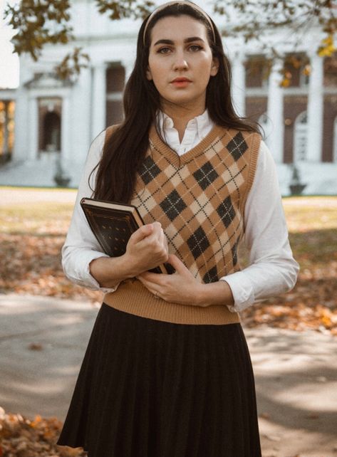 Skirt Preppy, Classic Academia, Argyle Cardigan, Argyle Sweater Vest, Ivy League Style, Preppy Sweater, Dark Academia Aesthetic, Ivy League, Argyle Sweater