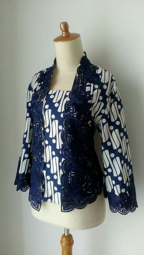 Batik Blazer, Model Dress Batik, Mode Batik, Kebaya Lace, Batik Clothing, Batik Kombinasi, Batik Kebaya, Kebaya Dress, Build Credit