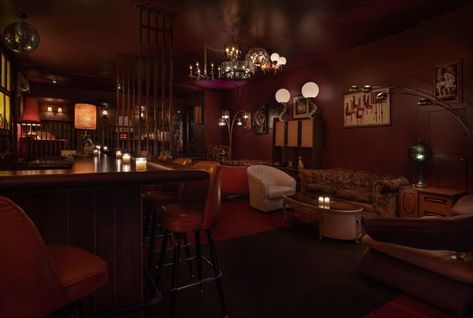 At Joyface, Elizabeth Ingram Creates a Lounge-like Basement Bar in Ten Days with Thrift Shop Finds Bar Plans Diy, Retro Basement, 70's Decor, Basement Bar Plans, New York Projects, Thrift Shop Finds, Basement Bar Designs, Tiki Lounge, 70s Decor