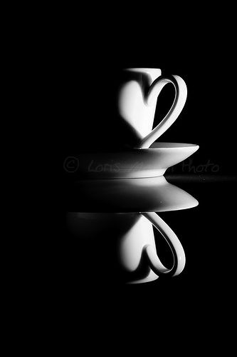 Symmetry Photography, Light And Shadow Photography, Low Key Photography, Foto Macro, Photography Ideas At Home, Sandra Lee, Glass Photography, Reflection Photography, Object Photography