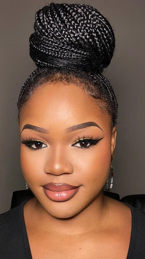 Instagram Types Of Eyebrows, Matte Concealer, Arch Brows, Eyebrow Hacks, Arched Eyebrows, Celebrity Makeup Looks, Thick Eyebrows, Essence Cosmetics, Eyebrow Shape