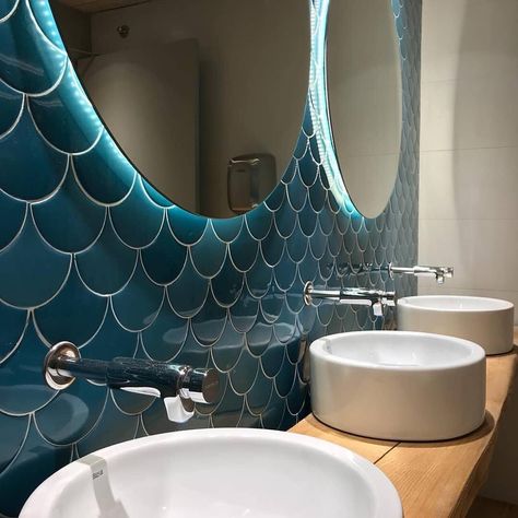 Mermaid Tile Bathroom, Greek Cafe, Mermaid Tile, Fish Scale Tile, Bath Inspiration, Decorating Bathroom, Bathroom Images, Ceramic Floor Tiles, Toilet Design