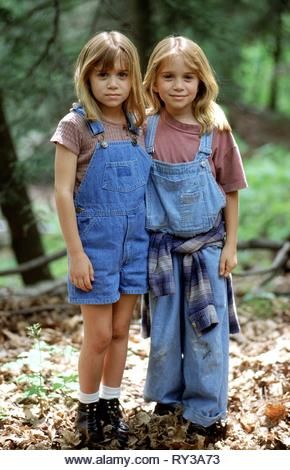 It Takes Two Olsen Stock Photos & It Takes Two Olsen Stock Images - Alamy Full House Michelle Tanner, Olsen Twins Full House, Ashley Mary Kate Olsen, Michelle Tanner, Olsen Sister, Kate Olsen, Mary Kate Ashley, Overalls Outfit, Olsen Twins