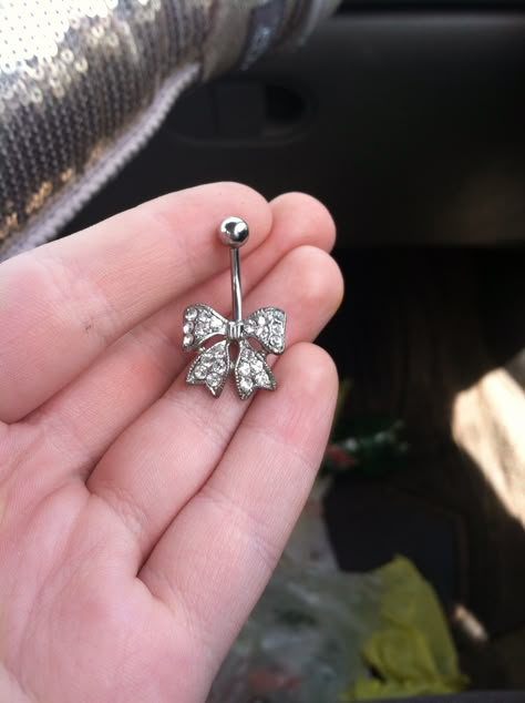 Bow belly ring #pretty #classy #bow Bow Belly Button Piercing, Coquette Belly Button Piercing, Belly Button Piercing Rings, Xoxo Jewelry, Bellybutton Piercings, Belly Piercing Ring, Belly Button Piercing Jewelry, Belly Piercing Jewelry, Belly Button Jewelry