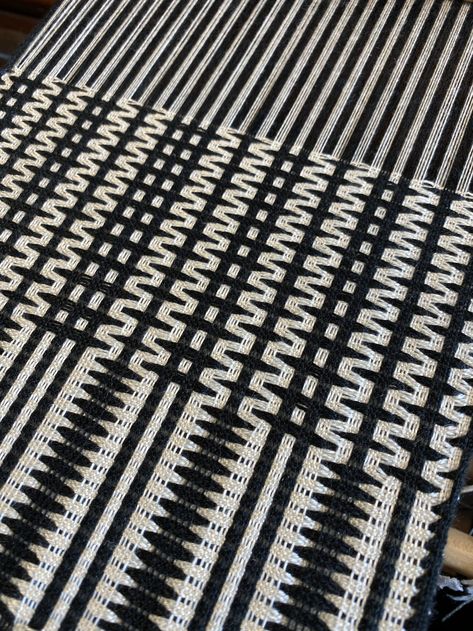 Deflected Double Weave, Weaving Patterns Design, Weaving Loom Projects, Loom Knitting Patterns, Double Weave, Woven Pillows, Weaving Projects, Weaving Process, Custom Quilts