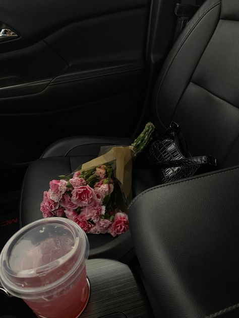 pink starbucks drink in car with pretty pink flower bouquet Starbucks And Flowers, Filler Pics, Filler Pics For Instagram, Filler Instagram Pictures, Insta Filler Pics, Filler Photos Instagram, Instagram Filler Photos, Dark Photo Ideas, Flowers Instagram