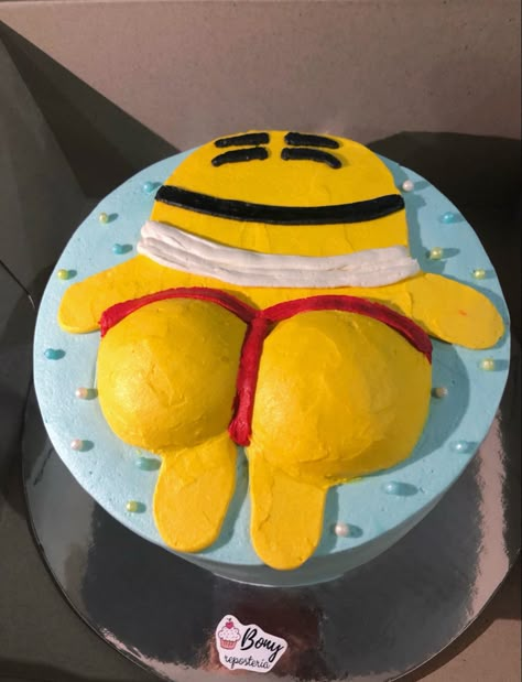 Weird Food Flavors, Minion Buttcheek Cake, Bad Cakes Fails, Funny Cake Designs Hilarious, Cake Decorating Ideas Funny, Cake Memes Funny, Funny Cakes To Make, Funny Baking Ideas, Here Me Out Cake