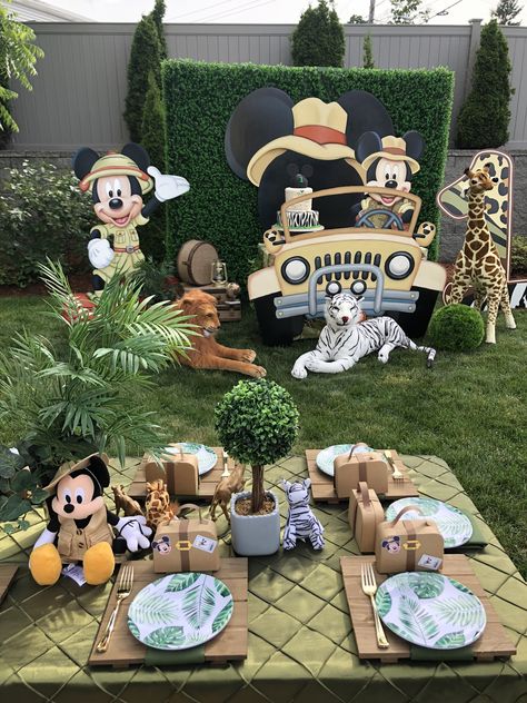 Mickey Mouse Safari Birthday, Safari Birthday Party Ideas, Safari Theme Birthday Party, Safari Birthday Party Decorations, Jungle Theme Birthday Party, Mickey First Birthday, Jungle Thema, Mickey Mouse First Birthday, Wild Birthday Party