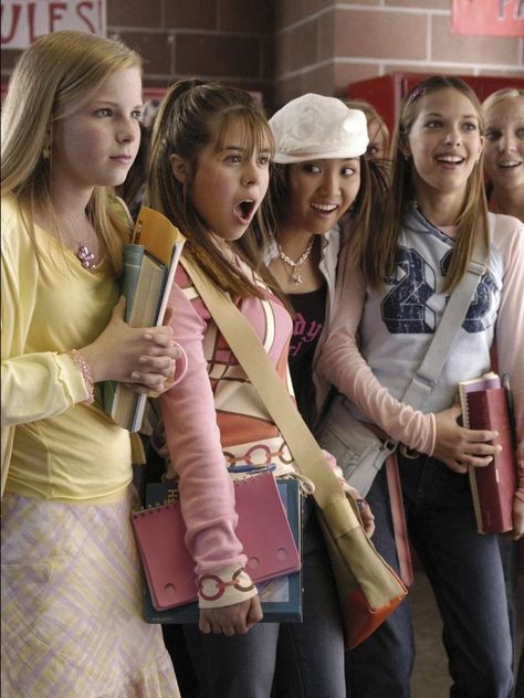 Stuck In The Suburbs, 2000s Look, 2000s Pop, Disney Channel Movies, Fashion 2000s, Disney Channel Original, Danielle Panabaker, Brenda Song, Gaucho Pants