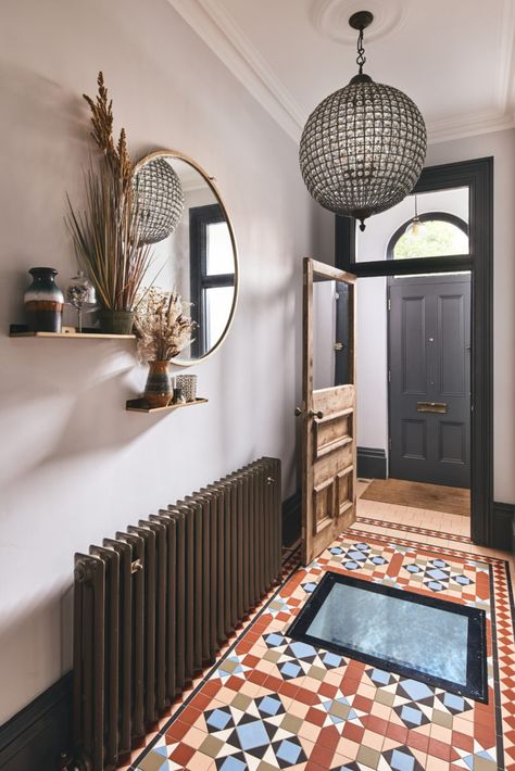 MINTON HOUSE, B17 - SHOOTFACTORY - OTHER UK LOCATION HOUSE Victorian Hallway Ideas, Hallway Shelves, Victorian Terrace Hallway, Edwardian Hallway, Hall Ways Ideas, Victorian House Interiors, Victorian Hallway, Hallway Colours, Victorian Floor Tiles