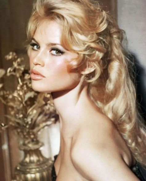 Brigitte Bardot Hair, Bardot Hair, Bridgette Bardot, Bridget Bardot, Miss Girl, Vintage Hollywood Glamour, Retro Makeup, Beauty Icons, Brigitte Bardot