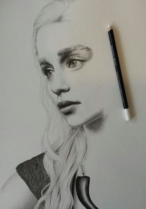 Mother of dragons Game Of Thrones Drawings, Academic Drawing, Targaryen Art, Gra O Tron, Drawing Faces, Game Of Thrones Art, Mother Of Dragons, Pencil Portrait, Drawing Tutorials