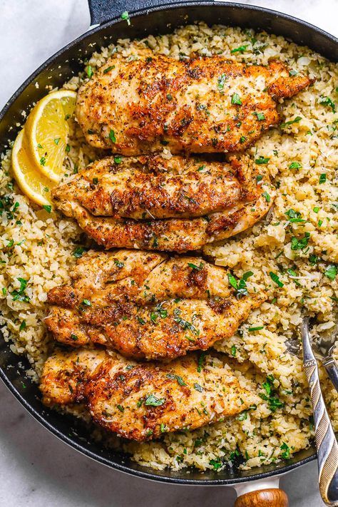 Garlic Butter Chicken with Parmesan Cauliflower Rice - Crispy, soft and SO delish! Perfect for when you want to come home to a delicious gluten-free, low carb dinner. Parmesan Cauliflower Rice, Chicken With Parmesan, Murgh Makhani, Parmesan Cauliflower, Garlic Butter Chicken, Chicken And Rice, Health Dinner Recipes, Chicken Cutlets, 200 Calories