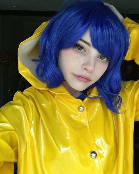 Diy Coraline Costume, Coraline Halloween Costume, Coraline Cosplay, Aesthetic Halloween Costumes, Coraline Characters, Coraline Costume, Character Halloween Costumes, Creepy Halloween Makeup, Hallowen Costume