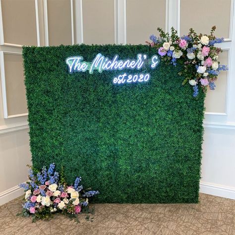 Photo Booth / 360 Video — Nicole Sutton Photography Boxwood Wall With Flowers, Wedding Grass Wall, Boxwood Hedge Backdrop, Wedding Backdrop Diy, Grass Wall Panel, Pergola Decor, Boxwood Hedge Wall, Boxwood Backdrop, Amazon Flowers