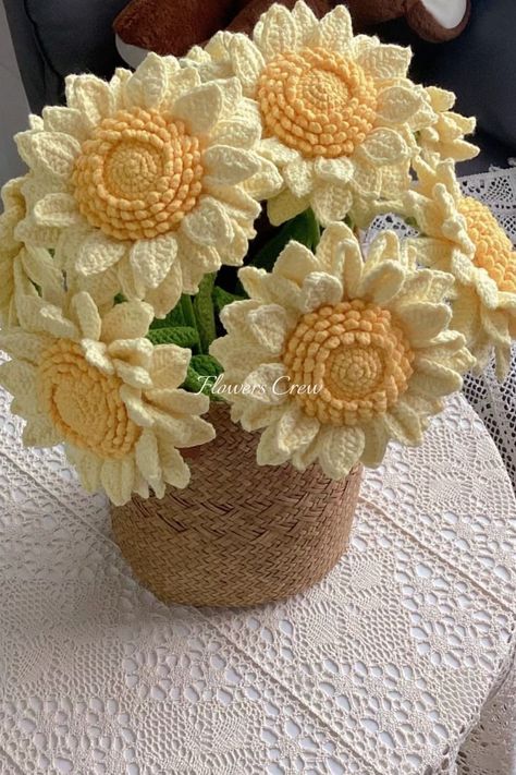 Crochet Flower Centerpiece, Crochet Flower Dolls, Crochet Flowers Basket, Crochet Flower Basket, Crochet Dahlia, Crochet Centerpiece, Crochet Sunflowers, Sunflower Crochet, Outdoors Inside