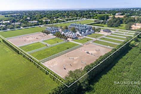 Ideal Horse Farm Layout For Every Acreage | Land & Title Minecraft Barn Ideas, Horse Farm Layout, Minecraft Barn, Horse Barn Ideas Stables, Horse Barn Designs, Dream Horse Barns, Horse Barn Plans, Farm Plans, Farm Layout