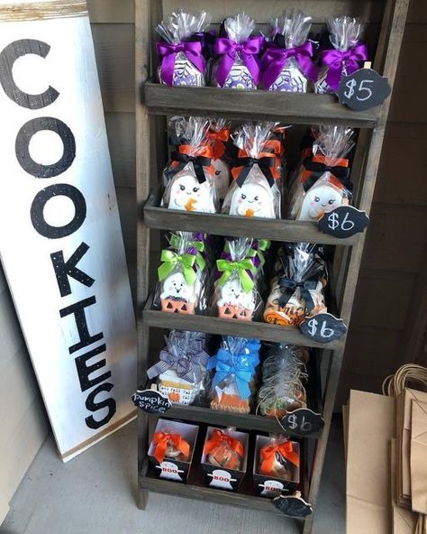 Halloween Vendor Table, Halloween Pop Up Shop, Market Cookie Display, Halloween Cookie Packaging, Cookie Stand Display Farmers' Market, Halloween Vendor Booth Ideas, Cookie Display Ideas Farmers' Market, Cookie Pop Up Shop Display, Cookie Booth Ideas Display