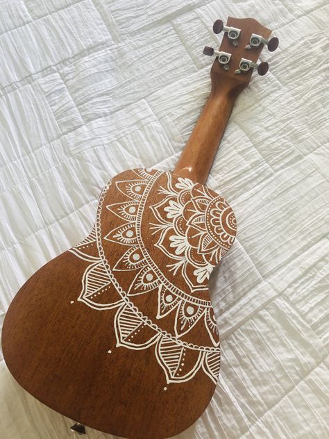 Cool Ukulele Designs, Guitar Artwork Drawings, Painting Acoustic Guitar, Painted Guitars Ideas Aesthetic, Painted Acoustic Guitar Ideas, Custom Ukulele Design, Wood Burned Guitar, Acoustic Guitar Painting Ideas, Painting Guitar Ideas