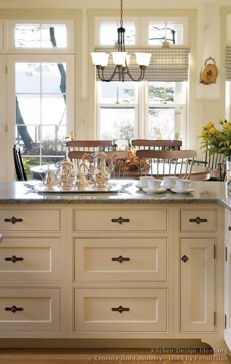 #Kitchen Idea of the Day: Pretty in White - A gallery of classic white kitchens. (By Crown Point Cabinetry). Very good, two tone white peninsula drawers beaded inset Pictures Of Kitchens, Countertop Organization Kitchen, Crown Point Cabinetry, Kitchen Cabinets Color Combination, Two Tone Kitchen Cabinets, Kitchen Organization Ideas, Diy Balcony, Balcony Design Ideas, American Gallery