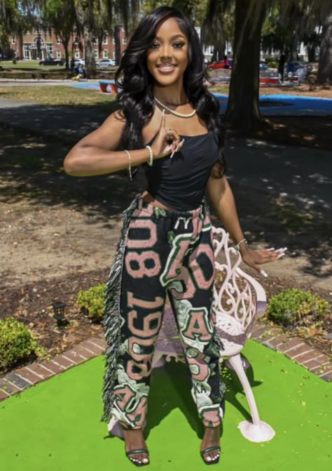 Probate Outfit Greek, Pink And Green Outfits Black Women, Aka Probate Outfits, Aka Stroll, Aka First Day Out Outfits, Aka Probate, Aka Aesthetic, Baby Bump Style Summer, Alpha Kappa Alpha Clothing