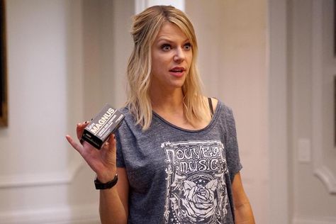 Kaitlin Olson, The Mick, Leah Remini, It's Always Sunny In Philadelphia, Sunny In Philadelphia, Dysfunctional Family, It's Always Sunny, Tv Guide, Latest Movies