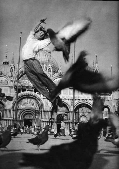 1951 book 'Ballet' by Serge Lido White Photo, A Black, A Man, Skateboard, Birds, Black And White, Building, White, Black