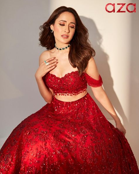 Off Shoulder Lehenga Blouse, Of Shoulder Blouse, Off Shoulder Blouse Lehenga, Red Net Lehenga, Off Shoulder Lehenga, Mayon Dresses, Indian Bride Dresses, Seema Gujral, Blouse Lehenga