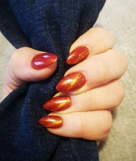 Burnt orange Cat Eye Nails Orange Glitter Nails Fall, Burnt Orange Glitter Nails, Cat Eye Nails Orange, Orange Cateye Nails, Burnt Orange Almond Nails, Orange Cat Eye Nails, Nails Orange, Cat Eye Nails Polish, Orange Nail Designs