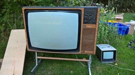 Vintage Pye Studio Colour TV 60s or 70s and vintage CCTV monitor / TV Crt Tv, Vintage Television, Television Set, Johnny Carson, Tv Set, Tv Sets, Man Go, Box Tv, Vintage Tv