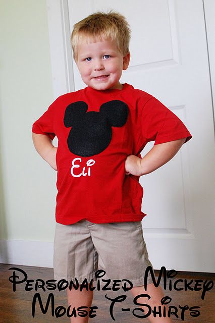 Tutorial - but I wouldn't use felt, I'd use a cotton poly fabric in black (and also in polka-dots!) Mickey Mouse Birthday Outfit, Disney Family Vacation Shirts, Minnie Y Mickey Mouse, Mickey Mouse Shirt, Disney Theme Party, Diy Disney Shirts, Mickey Mouse Birthday Party, Disney Family Vacation, Mickey Shirt