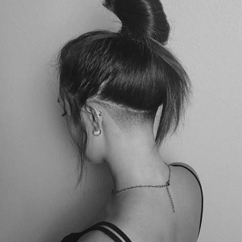 "An undercut can be elegant if done properly, all it takes is to create softness by rounding out corners and tossing the hair up, it doesn't have to be perfect. It just has to make sense." - @luiiisc_ A new shot from the #BTCONSHOT2016 Hair Awards Finalst! #behindthechair #topknottuesday #undercut #girlswithundercuts Undercut Hair Designs, Undercut Hairstyles Women, Undercut Long Hair, Shaved Hair Cuts, Shaved Hair Designs, Shaved Side Hairstyles, Haircut Types, Undercut Hairstyles, Fluffy Hair