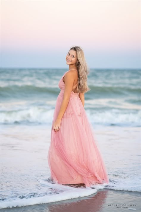 Cute Beach Pictures In Dress, Beach Photoshoot Portraits, Senior Picture Outfit Ideas Beach, Professional Beach Pictures, Prom Beach Pictures, Sunset Beach Senior Photos, Senior Portrait Beach, Beach Pics Dress, Dresses For Beach Photoshoot