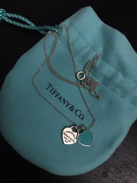 Colar Tiffany E Co, Heart Necklace Tiffany, Tiffany And Co Jewelry, Tiffany And Co Necklace, Tiffany Necklace, Double Heart Necklace, Tiffany Jewelry, Dope Jewelry, Classy Jewelry