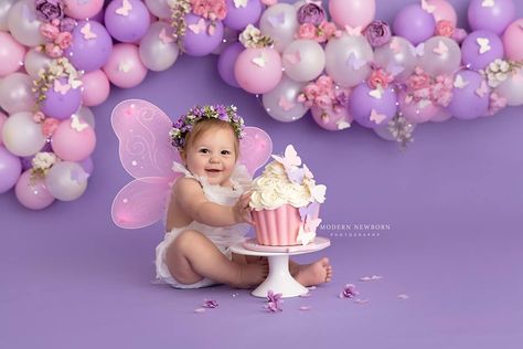 Butterfly Themed Cake Smash, First Birthday Girl Butterfly Theme, Half Birthday Photoshoot, Cake Ideas For 1st Birthday, Ideas For 1st Birthday, Creative Cake Designs, Smash Cake Ideas, Smash Cake Photography, Butterfly 1st Birthday