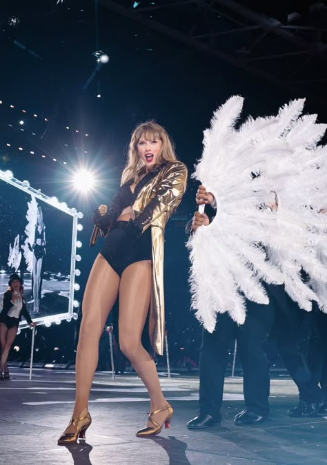 Taylor Swift Images, Taylor Swift Merch, The Nightingale, Photos Of Taylor Swift, Taylor Swift Fan Club, Estilo Taylor Swift, Taylor Swift Cute, All About Taylor Swift, Swift Photo