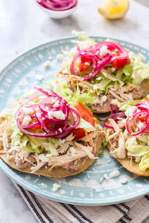 Mexican Chicken Salads, Pollo Recipe, Tostada Recipes, Refried Beans Recipe, Chicken Tostadas, Frijoles Refritos, Guacamole Salsa, Raw Chicken, Mexican Food Recipes Easy