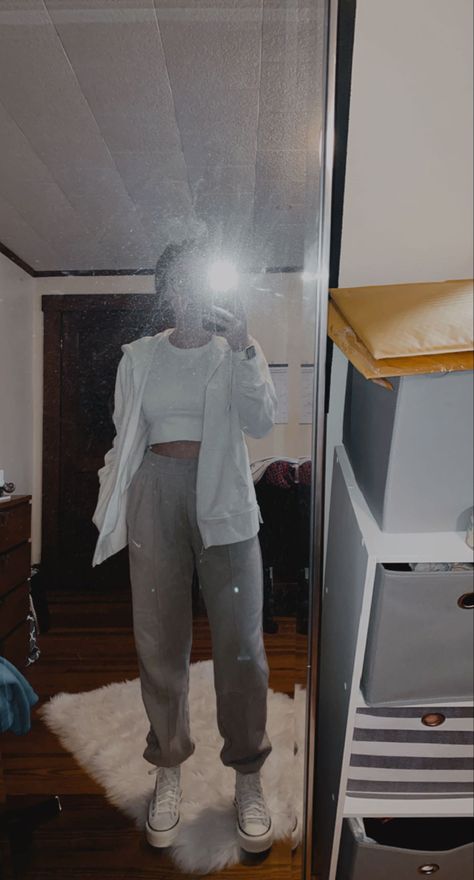 Sweatpants And High Tops, Sweatpants And Platform Converse, White Converse Sweatpants Outfit, Grey Sweatpants Outfit With Converse, Joggers With High Top Converse, Sweatpants Outfit With Converse, Highcut Converse Outfit Pants, Outfits With White Zip Up Hoodie, Zip Up And Sweatpants Outfit