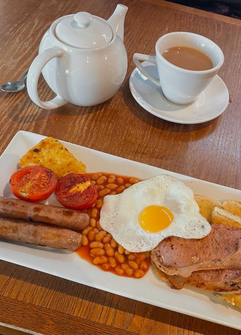 Full English Breakfast Aesthetic, English Breakfast Aesthetic, Uk Breakfast, British Breakfast, Aesthetic Foods, Full English Breakfast, Healthy Recipies, Cheat Meal, English Breakfast