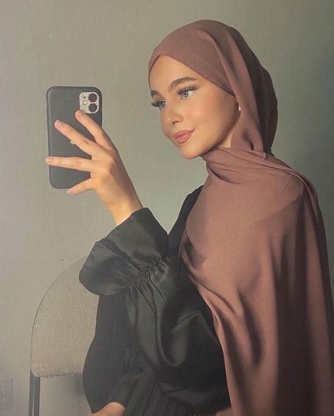 Estilo Hijab, Hijabi Fits, Stile Hijab, Simple Hijab, Hijab Style Tutorial, Street Hijab Fashion, Modern Hijab Fashion, Hijab Fashionista, Modest Fashion Hijab