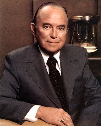 Ray Kroc - The Founder of McDonald's Mcdonalds Fast Food, Ray Kroc, Fashion And Beauty Tips, Food Restaurant, Fast Food Restaurant, Success Story, Success Stories, Need To Know, Salad