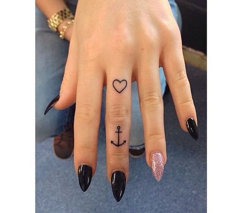 Anchor Finger Tattoos For Women, Finger Anchor Tattoo, Middle Finger Heart Tattoo, Anchor Finger Tattoo, Finger Tattoo Placement, Cute Finger Tattoos For Women, Tattoo Designs Finger, Semi Tattoo, Tattoo Ideas Finger