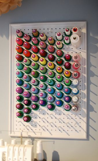 thread storage using pegboard and wood dowels  I have been looking for / dreaming of how to do this for my thread!  Looks like I know what my hubby is doing this weekend!  :) Kallax Office, Kallax Playroom, Thread Rack, Hack Ikea, Diy Shows, Thread Storage, Sewing Storage, Ikea Kallax, Thread Holder