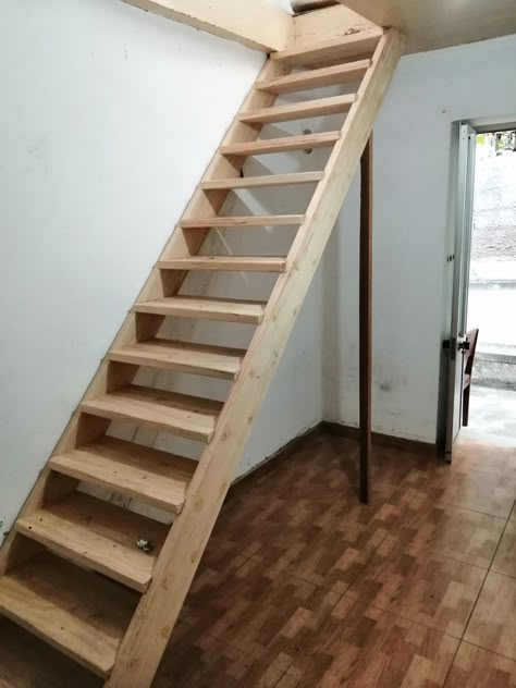 Stairs To Attic, Stair Building, Rustic Staircase, Attic Ladder, Stairs Design Interior, Garage Loft, Attic Stairs, Stairs Design Modern, Attic Renovation