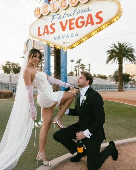 Vegas Wedding After Party, Elope Las Vegas, Elopement Las Vegas, Vegas Wedding Decor, Vegas Wedding Pictures, Little White Wedding Chapel Las Vegas, Las Vegas Wedding Aesthetic, Las Vegas Elopement Photography, Eloping Aesthetic