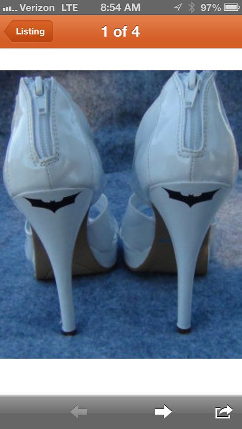 aawwww! this is so cute! If I have a super hero themed wedding (which I probably will) I would totally wear these!!! Batman Wedding Theme, Stickers For Wedding, Comic Book Wedding, Batman Wedding, Nerd Wedding, Batman Dark Knight, Superhero Wedding, Batman Theme, Wedding High Heels