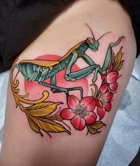 Neo Trad Bug Tattoo, Colorful Insect Tattoo, Neo Traditional Insect Tattoo, Neotraditional Bug Tattoo, Pretty Bug Tattoo, Neo Traditional Bug Tattoo, Folksy Tattoos, Praying Mantis Tattoo Traditional, Traditional Insect Tattoo