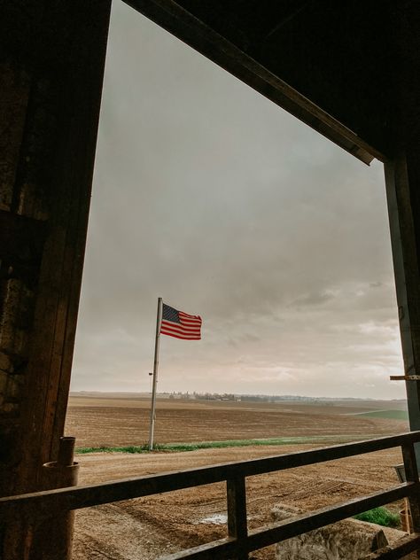 American Flag Photoshoot, Flag Photoshoot, American Flag Photography, Flag Photography, Wallpaper Country, Country Wallpaper, Western Wallpaper, American Flag Wallpaper, Flag Wallpaper