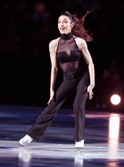 Stars on Ice on X: "Happy Birthday @Meryl_Davis! #SOIFamily https://t.co/q4wzmX39o2" / X Meryl Davis And Charlie White, Ice Skating Awards, Us Figure Skating, Meryl Davis, Scott Hamilton Figure Skating, Stars On Ice, Alysa Liu Figure Skating, Ice Show, Figure Skating